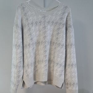 Cozy Women's Gray Patterned Sweater